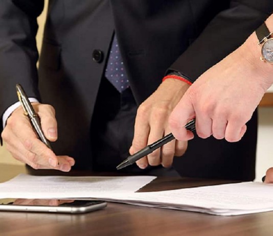 Nghệ sĩ hay nhà đầu tư có quyền với tác phẩm?