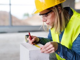 Vấn đề điều chuyển lao động nữ đang mang thai.