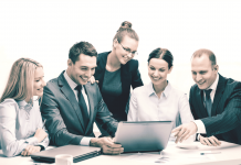 Người nước ngoài ủy quyền tham gia tố tụng.