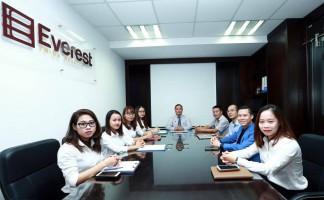 Nghi khách hàng ăn trộm, có được khám người?