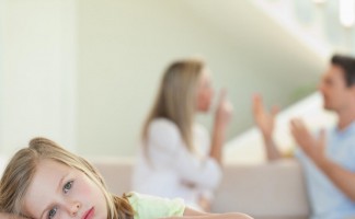 Quyền nuôi con của người cha được quy định như thế nào khi con dưới 3 tuổi?