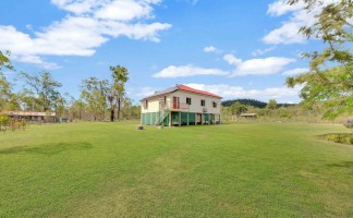 Có được xây dựng trên đất đang tranh chấp không?