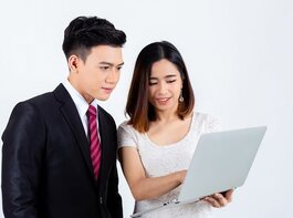 Khi kết hôn, có bắt buộc phải theo đạo của chồng không?