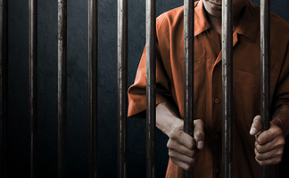 Tử tù bị giám sát trong buồng biệt giam như thế nào?