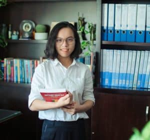 Chuyên viên Huỳnh Thu Hương - tư vấn về thủ tục làm căn cước công dân cho người tạm trú